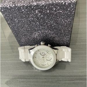 RARE DKNY CERAMIC
CHRONOGRAPH
DKNY White Ceramic Chronograph Ladies Watch.